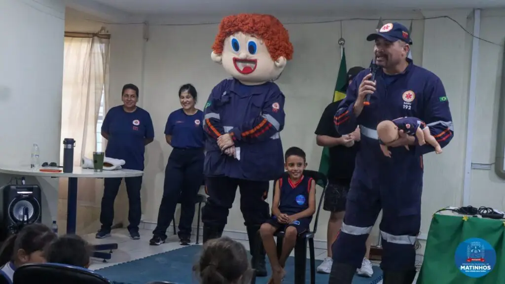 Além de palestras, o projeto também faz demonstrações práticas de manobras que podem salvar vidas. Foto: Prefeitura de Matinhos