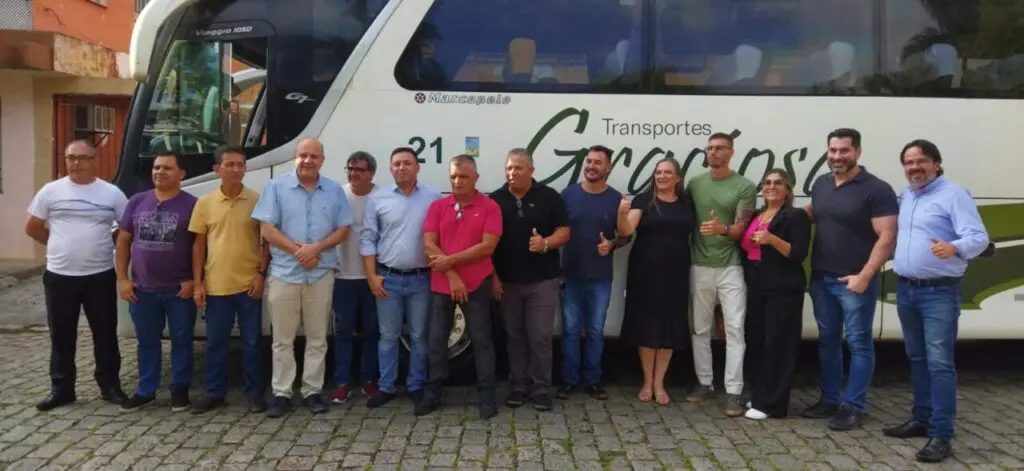 Na última sexta-feira (12), o contrato emergencial foi assinado entre a Prefeitura e a Viação Graciosa Transporte e Turismo, garantindo, assim, que os alunos não fiquem sem transporte durante o período letivo. Foto: