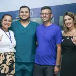 Mariana Guimarães, gerente de enfermagem da FASP, e Felipe Leite, técnico de enfermagem, são alunos do curso de Libras. O professor Ednilson é quem ensina a Língua Brasileira de Sinais, com o auxílio da intérprete Gisele Cuch. Foto: Rafael Pinheiro/JB Litoral