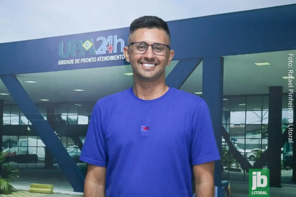 O professor Ednilson, que dá aulas de Libras, é o perfeito exemplo da superação: surdo, ele é servidor municipal, professor universitário e está cursando doutorado. Foto: Rafael Pinheiro/JB Litoral