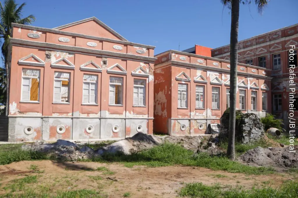 sant casa -Obras do Ambulatório Médico de Especialidades (AME) e da Maternidade Maria de Lourdes Elias Nunes avançam em Paranaguá