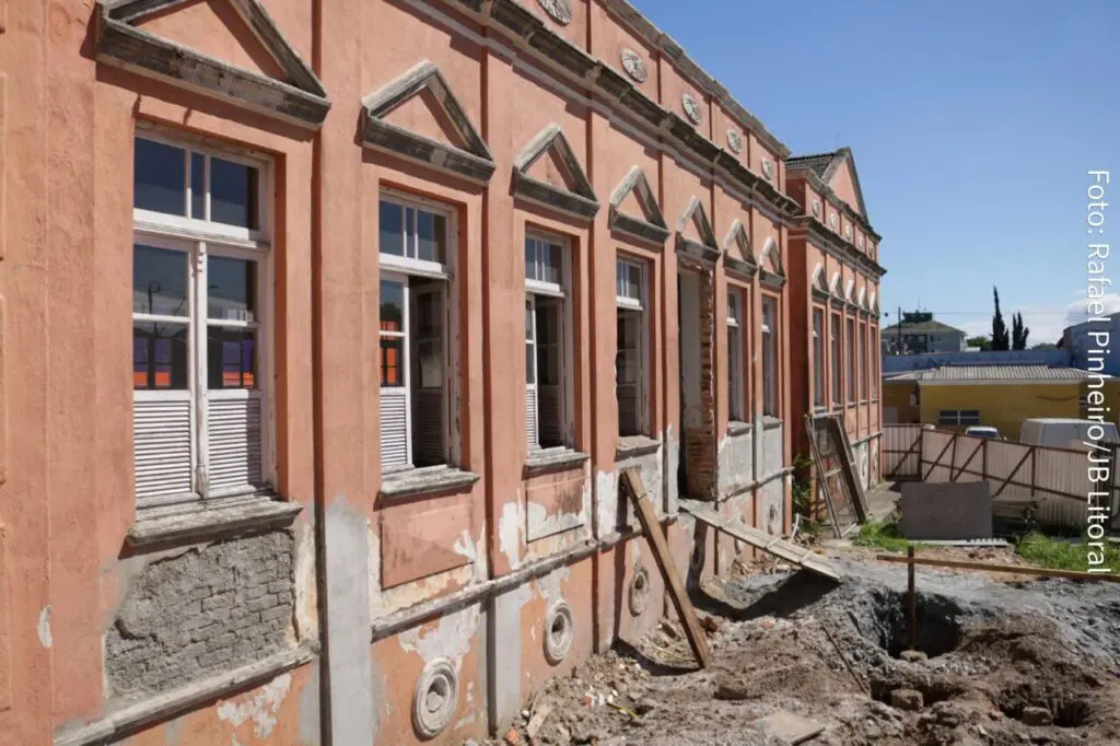 sant casa -Obras do Ambulatório Médico de Especialidades (AME) e da Maternidade Maria de Lourdes Elias Nunes avançam em Paranaguá