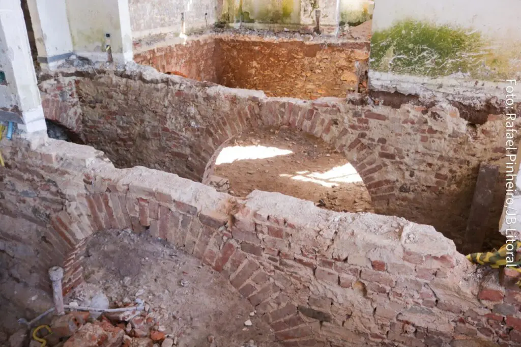sant casa -Obras do Ambulatório Médico de Especialidades (AME) e da Maternidade Maria de Lourdes Elias Nunes avançam em Paranaguá
