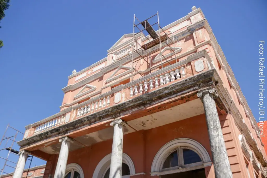 sant casa -Obras do Ambulatório Médico de Especialidades (AME) e da Maternidade Maria de Lourdes Elias Nunes avançam em Paranaguá