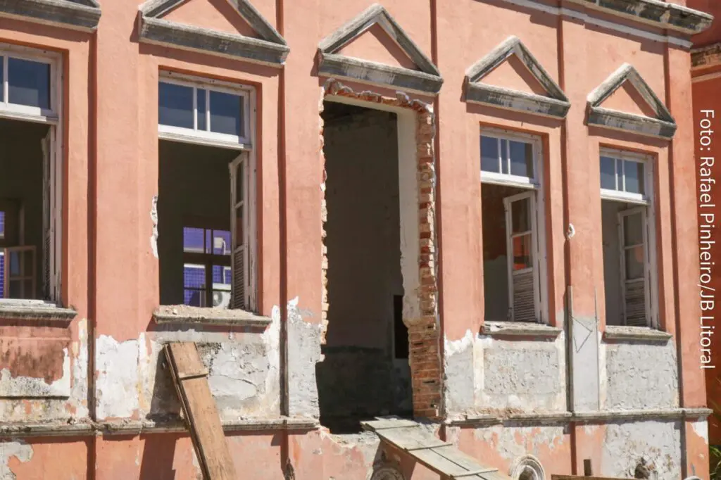 sant casa -Obras do Ambulatório Médico de Especialidades (AME) e da Maternidade Maria de Lourdes Elias Nunes avançam em Paranaguá