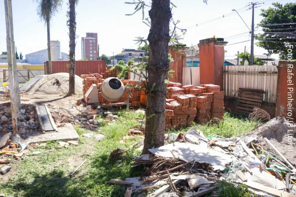 sant casa -Obras do Ambulatório Médico de Especialidades (AME) e da Maternidade Maria de Lourdes Elias Nunes avançam em Paranaguá