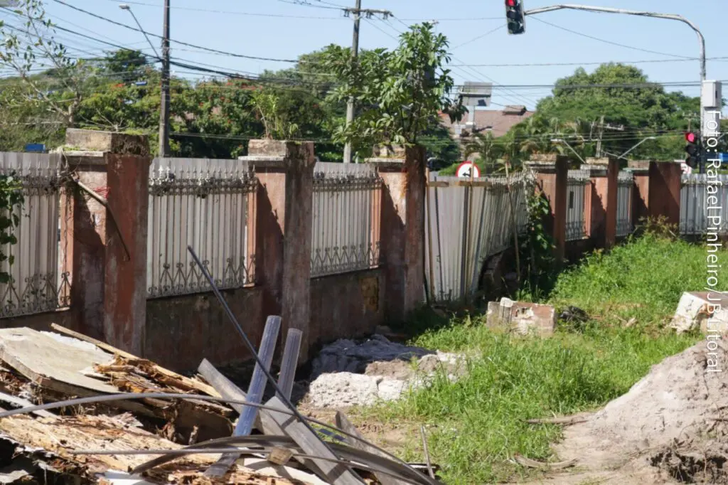 sant casa -Obras do Ambulatório Médico de Especialidades (AME) e da Maternidade Maria de Lourdes Elias Nunes avançam em Paranaguá