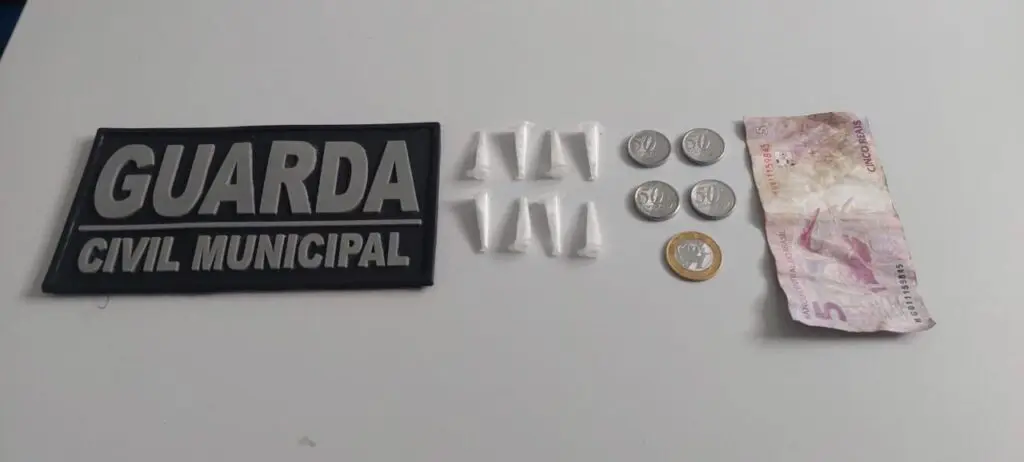 Tráfico de drogas próximo da linha férrea em Paranaguá