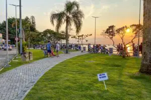 Nesta segunda-feira (29), aniversário da cidade, a Praça dos Namorados receberá dois shows: às 18h, a Banda da Polícia Militar e, em seguida, a Big Time Orchestra. Foto: Prefeitura de Guaratuba