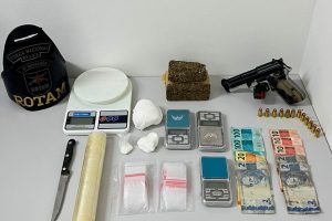 Apreensão de arma e drogas em Paranaguá