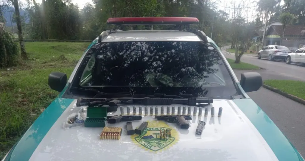 Apreensao-de-armas-e-municoes-em-Morretes