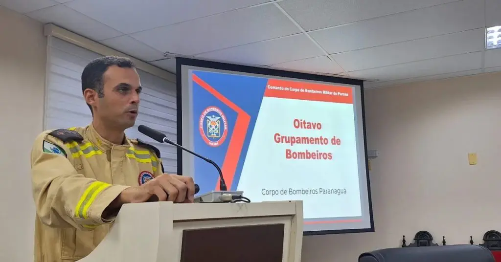 Capitão Everton Soares de Oliveira, comandante do 1º Subgrupamento de Bombeiros, que abrange Paranaguá, Antonina, Morretes e Guaraqueçaba, anunciou treinamento. Foto: Câmara Municipal de Paranaguá