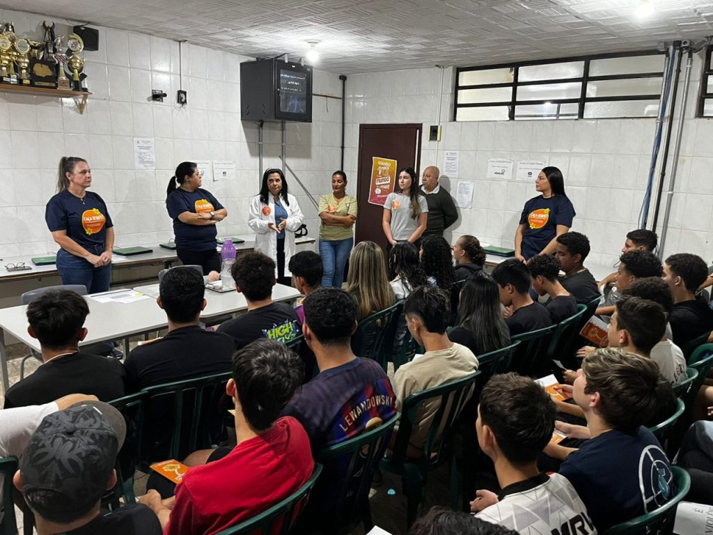 Durante a interação com os alunos, os profissionais ainda orientaram sobre canais de comunicação de denúncias. Foto: Prefeitura de Paranaguá