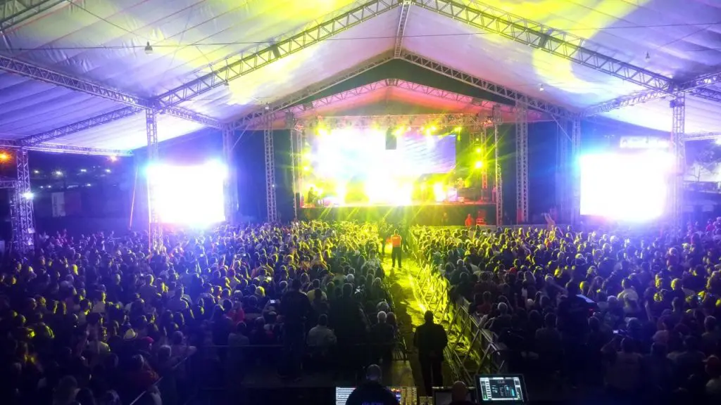 Os artistas credenciados serão remunerados com valores que variam de R$ 500 a R$ 3 mil, dependendo do serviço prestado. As inscrições estão abertas até esta quinta-feira (23). 