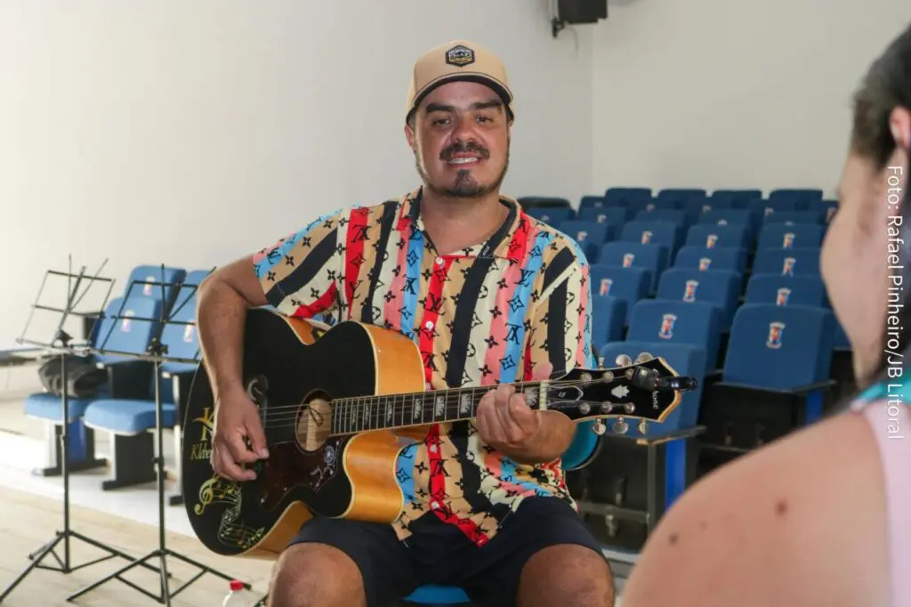 professor kleber - oficina de violão pontal
