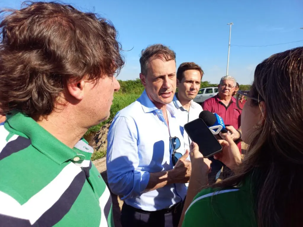 Segundo Stabile, a abrangência da rede de esgoto na cidade será ampliada, bem como instalada a infraestrutura em áreas atualmente desprovidas, além de construída uma estação elevatória. Foto: Prefeitura de Pontal do Paraná