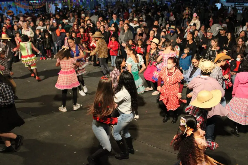 Arraiá Caiçara será realizado de 6 a 9 de junho e contará com show de Frank Aguiar. Foto: Prefeitura de Pontal do Paraná