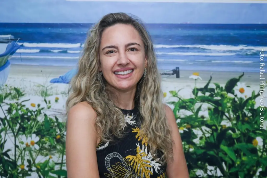 A diretora da Coordenadoria de Políticas Públicas para as Mulheres, Bernadete Iaciuk, comemora as novas oportunidades para as mulheres da cidade. Foto: Rafael Pinheiro/JB Litoral