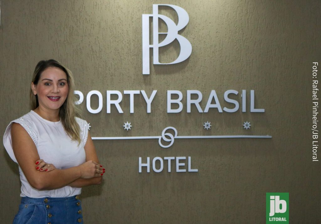 A proprietária do Porty Brasil, Ane Hermann, também comemora o aumento na demanda por conta da Copa Mundo do Futsal. Foto: Rafael Pinheiro/JB Litoral