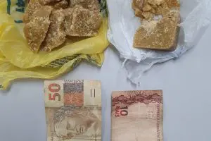 Menor flagrado no tráfico de drogas