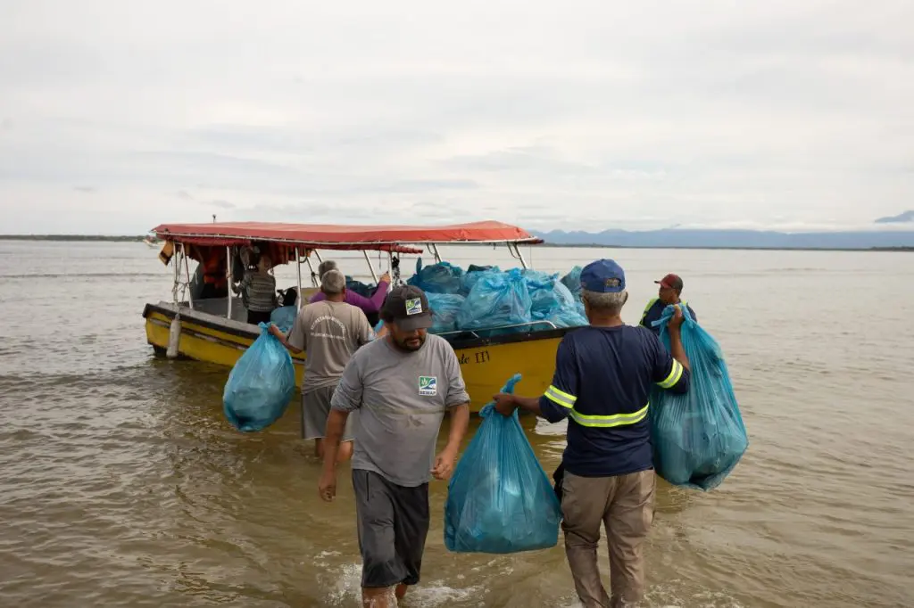 Mutirão moradores Ilha do Mel Divulgação (3)