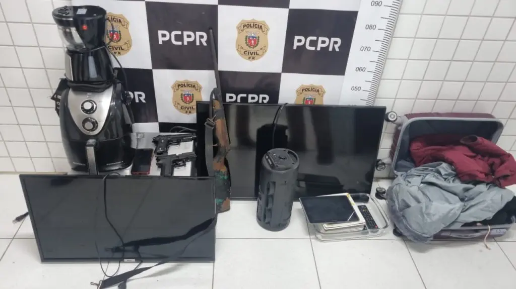 Objetos-recuperados-de-assalto-a-residencia-em-Matinhos