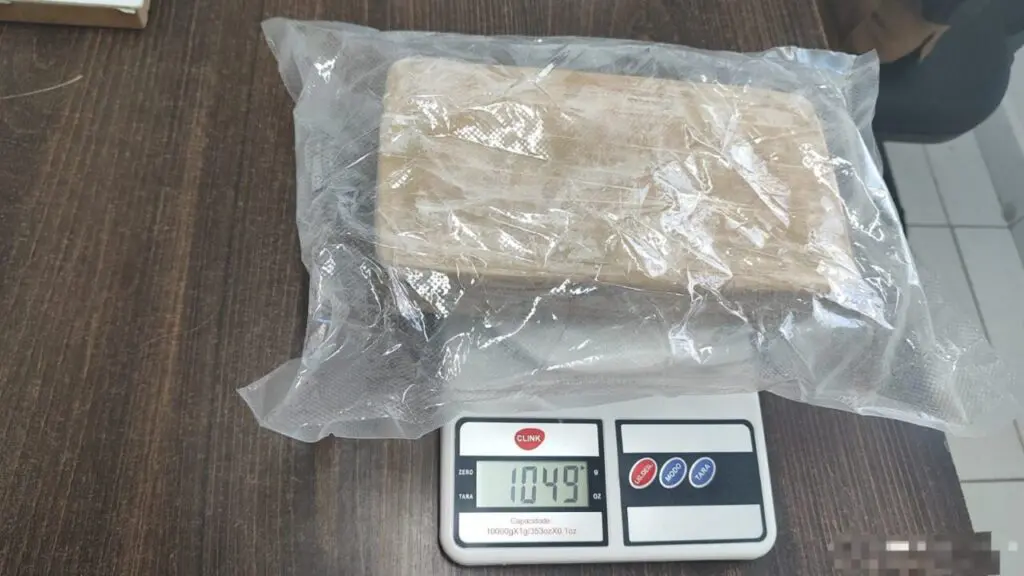 PM-apreende-1-kg-de-drogas-em-Matinhos