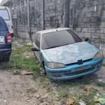 Veículos estacionados na rua 2