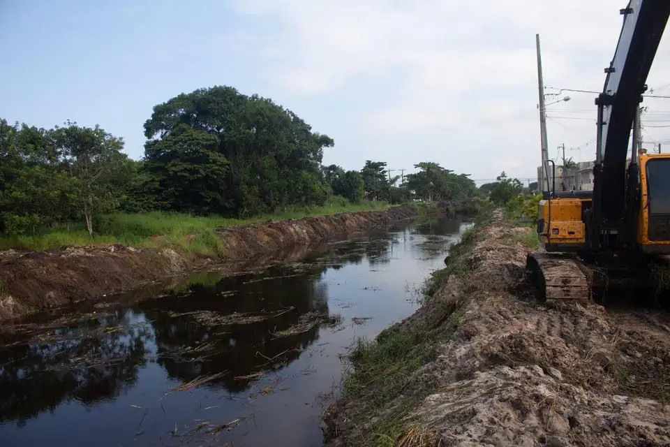Foram repassados, pelo Governo do Paraná, R$ 5,3 milhões para a limpeza dos canais. (Foto/prefeitura)