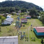 Trilha Caiçara Mário Roque tem um percurso de 13 km em que os participantes passarão por comunidades tradicionais fazendo o trajeto de barco e a pé. Foto: Prefeitura de Paranaguá