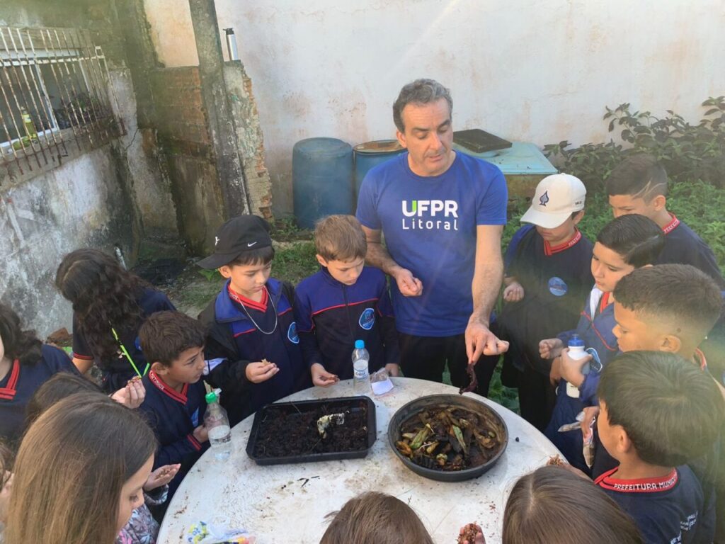 O projeto é desenvolvido em conjunto entre as secretarias municipais de Saúde e Educação e o projeto de extensão da UFPR ‘Saúde na Escola’. Foto: Prefeitura de Matinhos