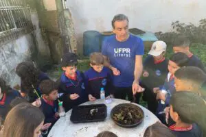 O projeto é desenvolvido em conjunto entre as secretarias municipais de Saúde e Educação e o projeto de extensão da UFPR ‘Saúde na Escola’. Foto: Prefeitura de Matinhos