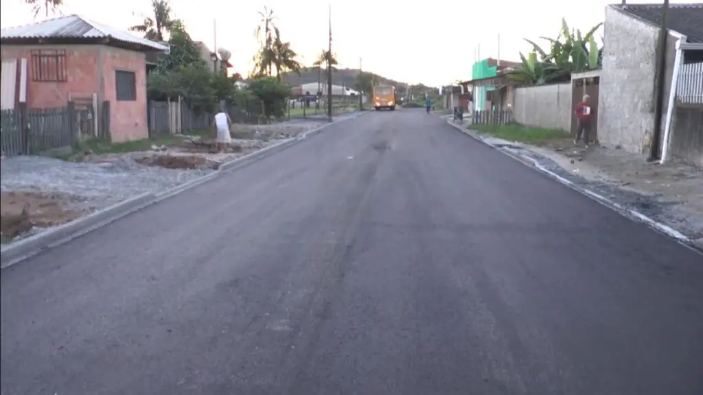 A etapa finalizada contempla mais 1.500 metros de vias, entre elas as que fazem o trajeto do transporte coletivo no bairro. Foto: Reprodução