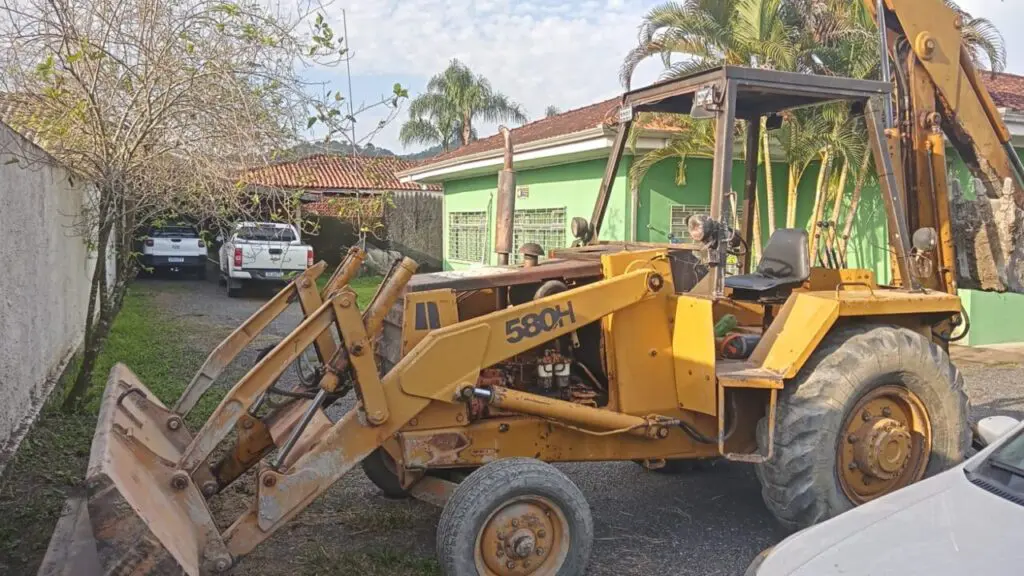 Força Verde apreensão retroescavadeira 3