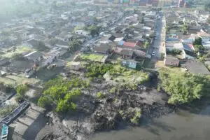 Paranaguá combate invasão de manguezais com demolições e fiscalização permanente