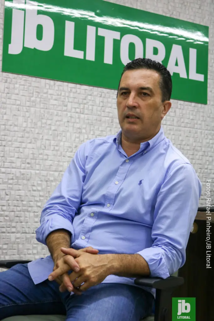 Ao JB Litoral, o prefeito Brindarolli Júnior lamentou a “aparente procrastinação da Câmara na análise dos projetos de lei referentes à revisão do PDM”. Foto: Rafael Pinheiro/JB Litoral