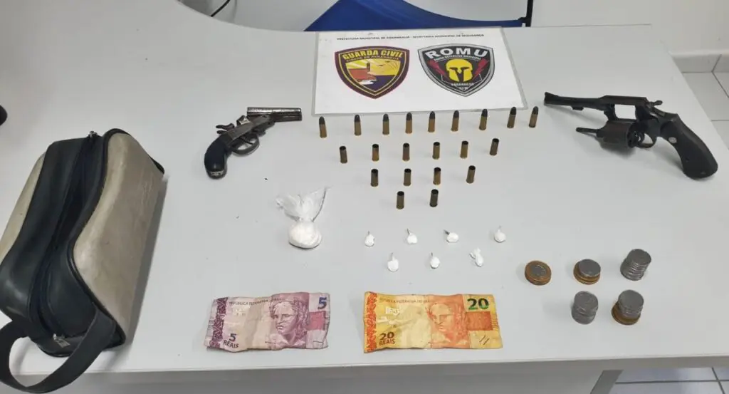Rapaz-preso-com-drogas-e-armas-e-apos-briga-com-o-pai