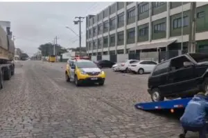 Carro usado pelo atirado se envolveu em acidente com caminhão