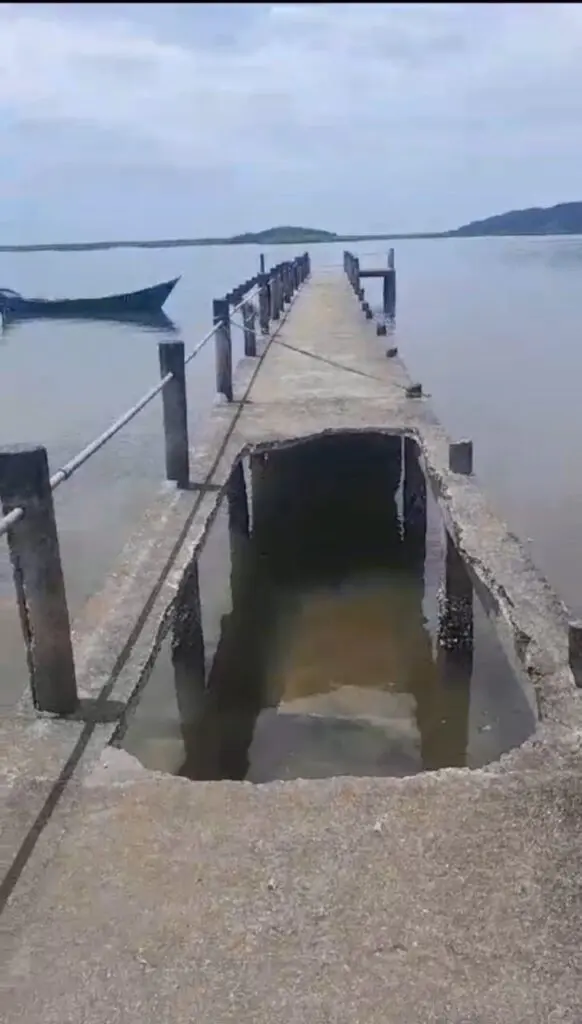 O trapiche do Sibui havia sido construído há mais de 10 anos e, assim como o da comunidade do Almeida, começou a apresentar problemas mais sérios no final do ano passado. Foto: Prefeitura de Guaraqueçaba