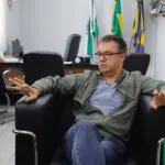 Prefeito Roberto Justus detalhou o andamento de estudo que irá viabilizar engorda da orla. Foto: Juan Lima/JB Litoral