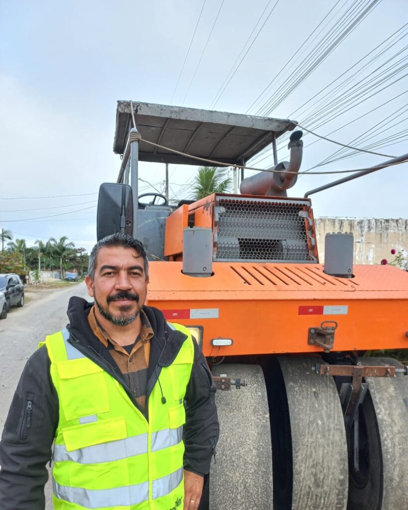 O principal objetivo da limpeza do canal é prevenir alagamentos e melhorar o bem-estar da população local, explica o diretor-geral de Obras, Vitor Santana. Foto: Prefeitura de Pontal do Paraná