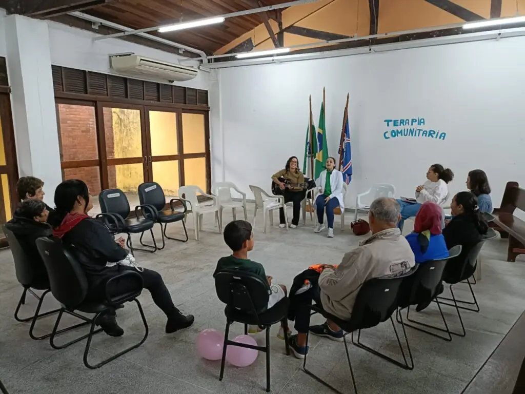 Além dos grupos reflexivos, a iniciativa inclui a Terapia Comunitária Integrativa (TCI), uma técnica que mobiliza a comunidade para promover a saúde mental e o bem-estar coletivo. Foto: Prefeitura de Matinhos