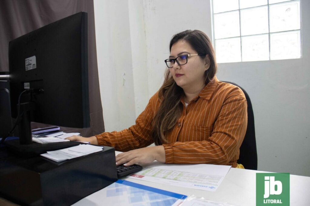 A coordenadora de enfermagem do Cislipa, Mitsuy Luana dos Santos Kuriyama, celebra a implementação de um piso salarial para toda a categoria e diz que esse era um pleito antigo da classe. Foto: Juan Lima/JB Litoral