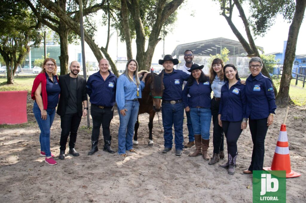 O programa de equoterapia, é conduzido de maneira multidisciplinar. A equipe é composta por fisioterapeutas, psicólogos, psiquiatras, equitadores e psicopedagogos. Foto: Juan Lima/JB Litoral