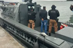 Patrulha Costeira prede homem na Ilha do Mel (2)
