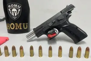 Arma apreendia pela Romu em Paranaguá