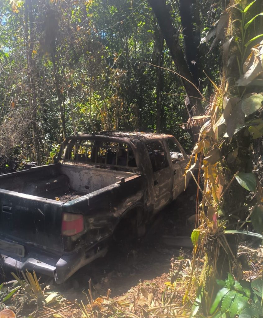 Caminhonete queimada em Guaratuba