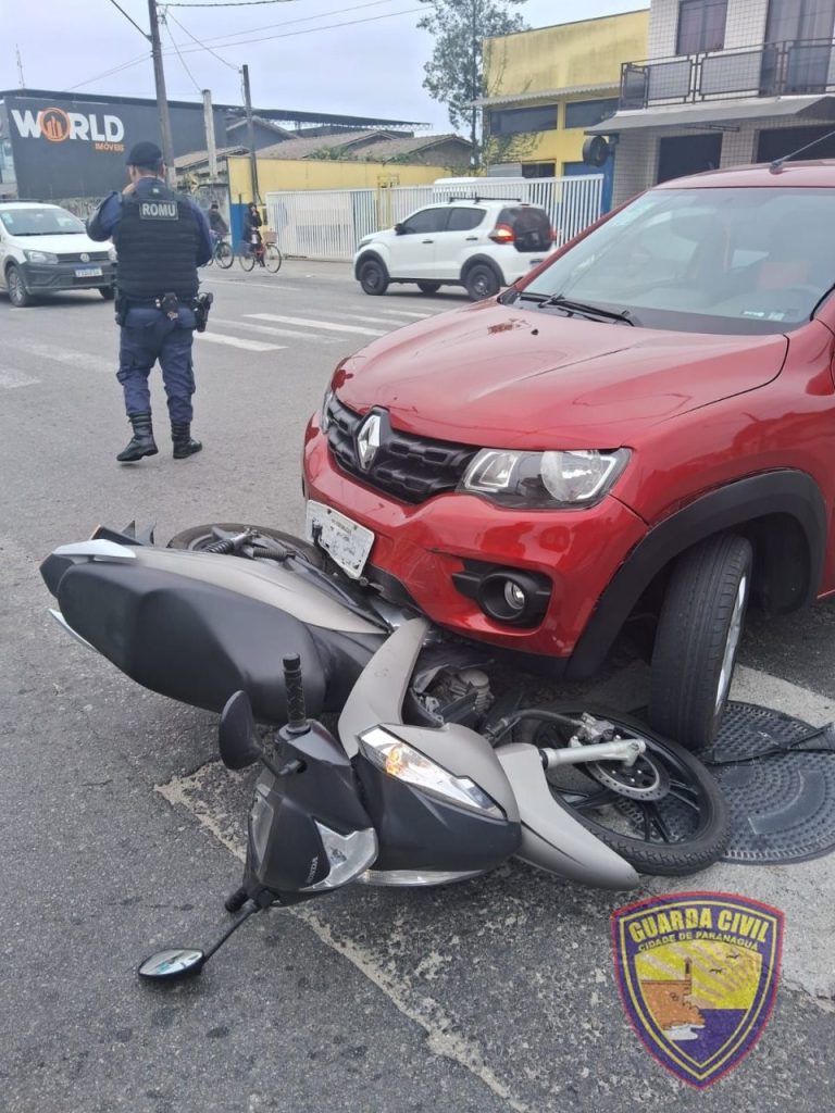 Colisão entre carro e moto no Parque São João 2