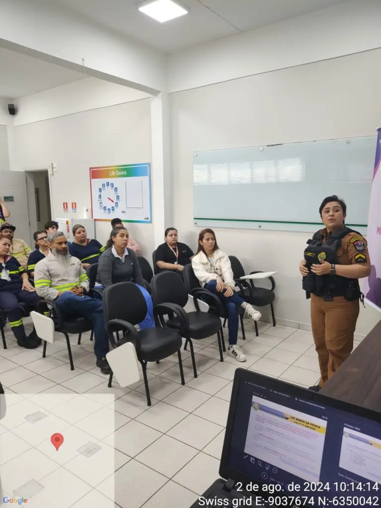 Como parte das medidas implementadas pelas “patrulhas”, palestras são dadas em empresas. Foto: Divulgação