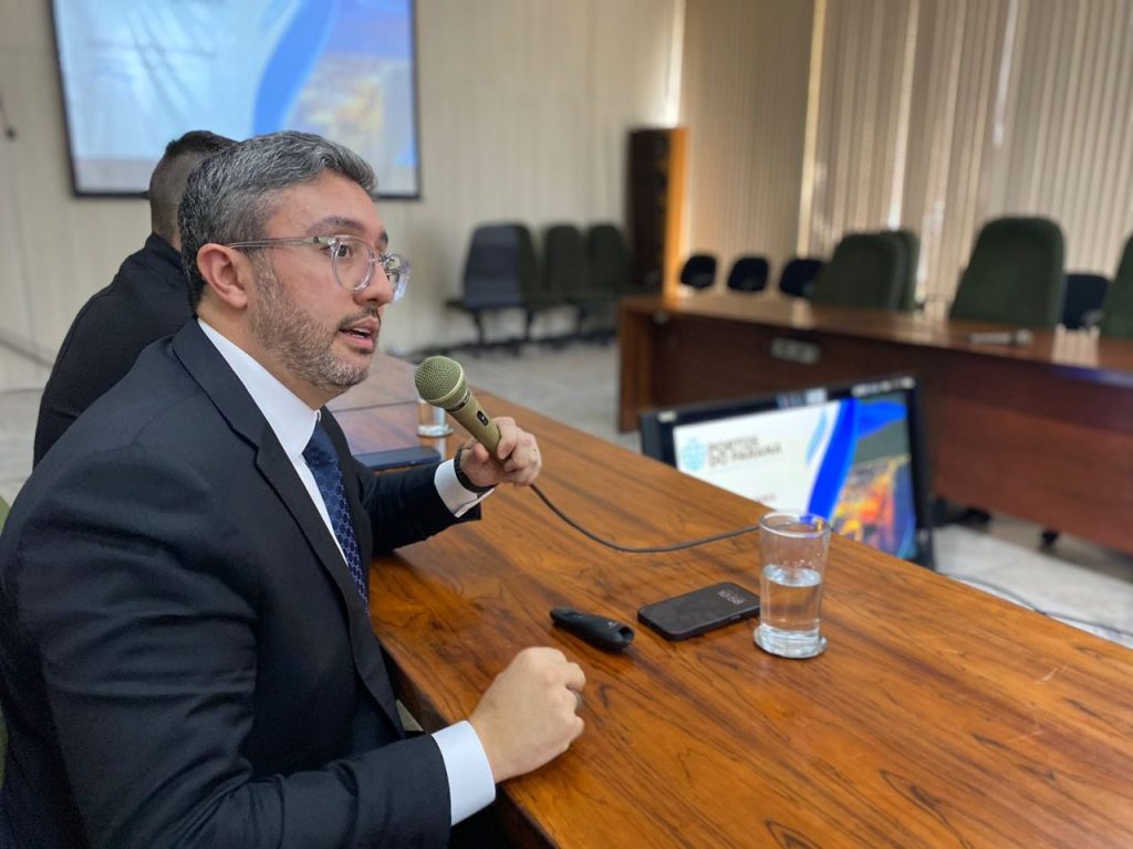 Luiz Fernando Garcia falou sobre o fim das filas e o crescimento estrutural do porto de Paranaguá, mesmo com pouca margem para ampliação ao leste e ao oeste (Foto: Divulgação/Portos do Paraná)